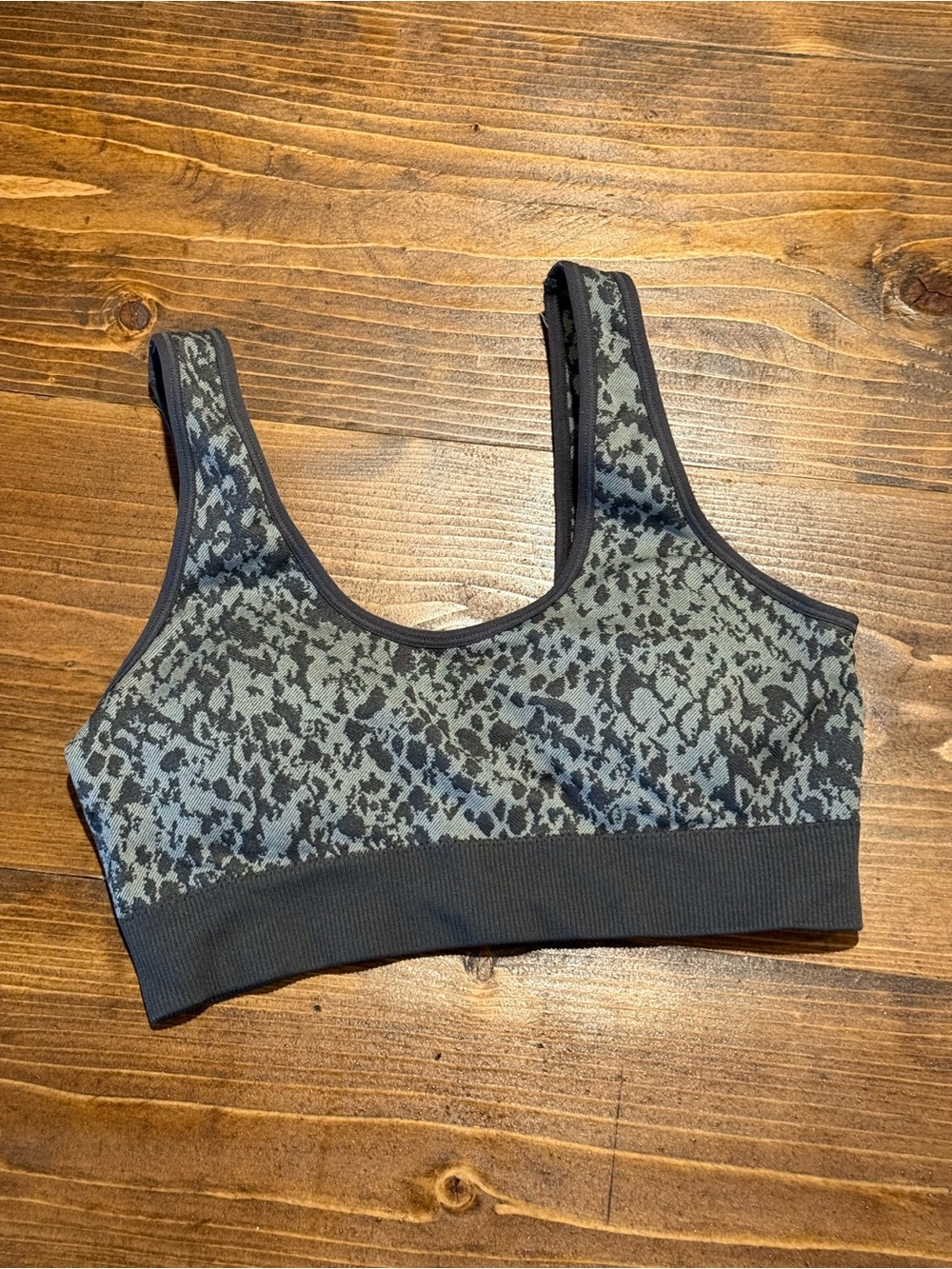 aerie Seamless Leopard Scoop Sports Bra - Black/Gray Medium